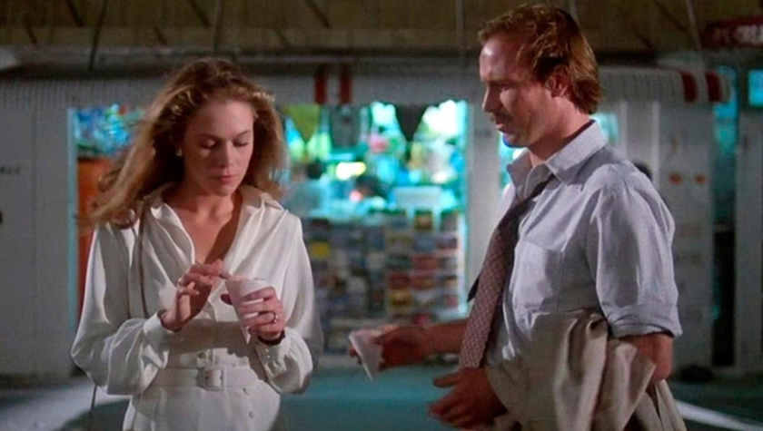 Kathleen Turner and William Hurt in a scene from Body Heat (1981)
