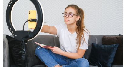 Adapting to Online Trends: Writing Content for TikTok and Shorts
