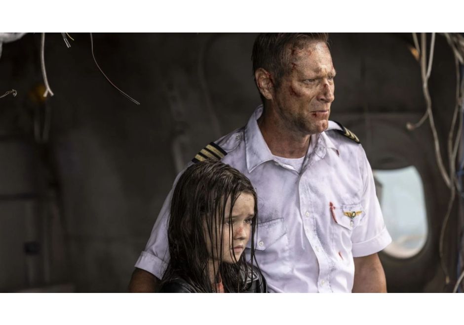 Aaron Eckhart and Molly Belle Wright in 'Deep Water'