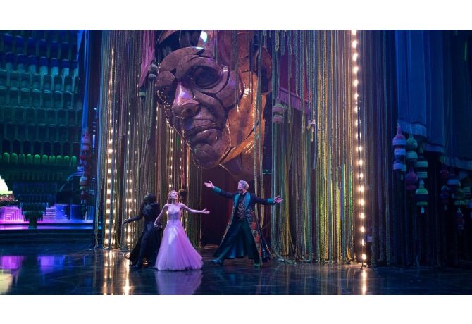 Screenwriter Dana Fox on Writing Oz for the First Time in &lsquo;Wicked&rsquo; and &lsquo;Wicked: For Good&rsquo;