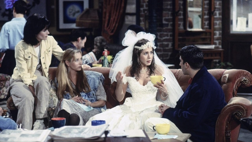 Courteney Cox, Lisa Kudrow, Jennifer Aniston, and David Schwimmer in 'Friends'