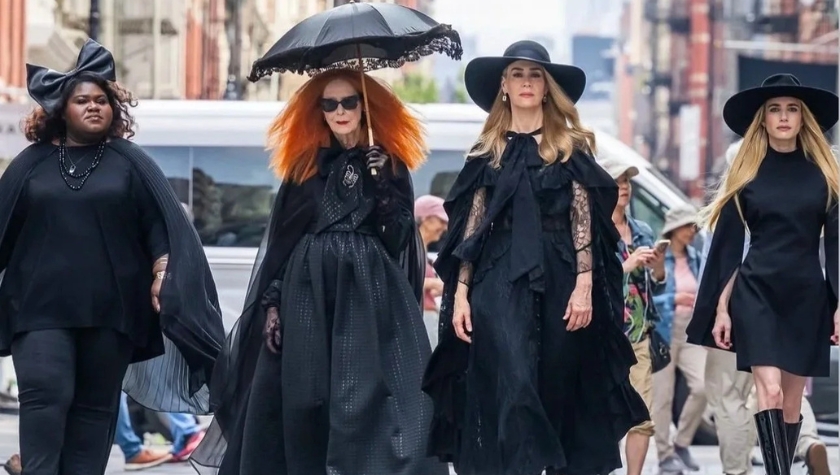 Gabourey Sidibe, Frances Conroy, Sarah Paulson, and Emma Roberts in 'American Horror Story'