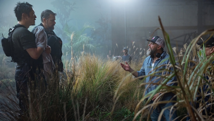 Steven Yeun, Matt Damon, and Joe Carnahan behind the scenes in 'The Rip'